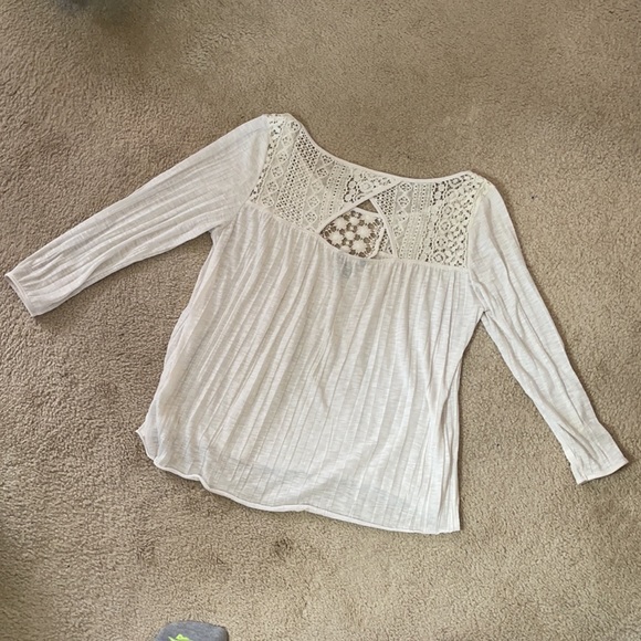 White blouse with lace detailing - Picture 3 of 4